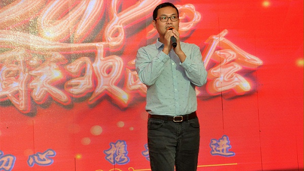 董事长梁剑锋先生精彩致词 董事长梁剑锋先生精彩致词