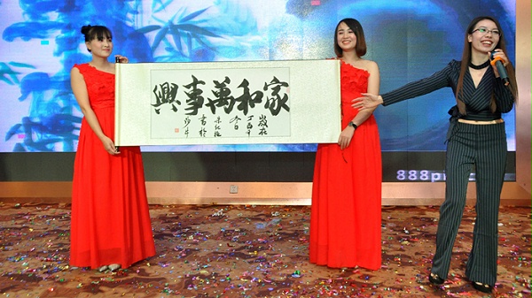 工程部美女书法秀 工程部美女书法秀