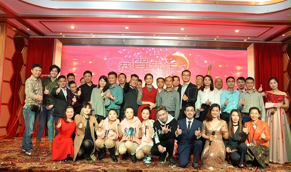 全体演职人员合影留念 全体演职人员合影留念