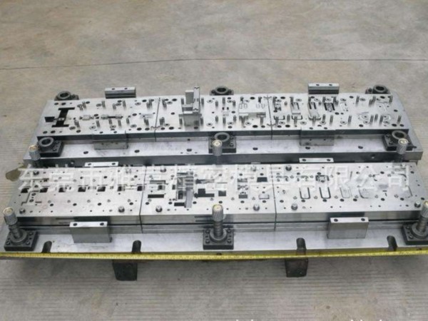 中国五金冲压汽车模具与国外的差距 中国五金冲压汽车模具与国外的差距